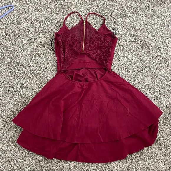 Burgundy Red Short Cocktail Dress | Windsor Women Large | Keyhole Lace Open Back - Picture 7 of 7